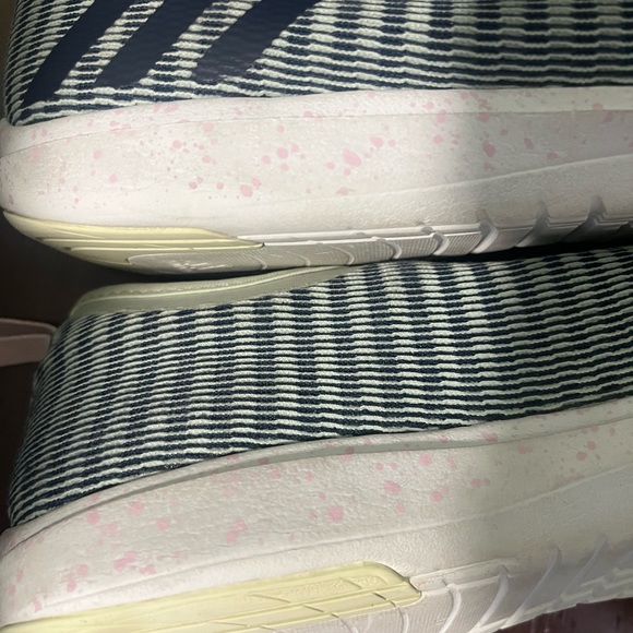 Size 8.5 Adidas sneakers - Picture 8 of 10